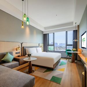 Standard Upper Floors King Room